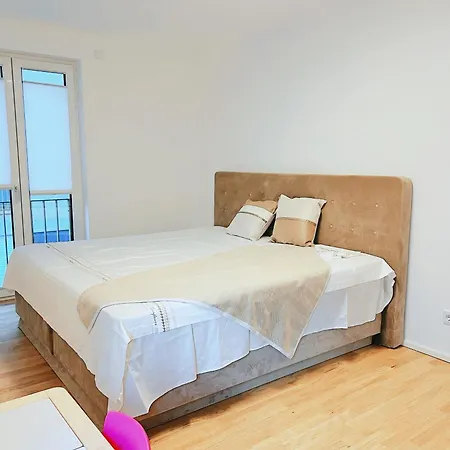 Moden In With Free Parking Apartment *