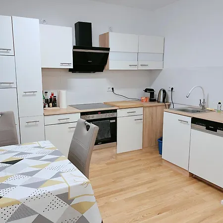 Apartment Moden In With Free Parking