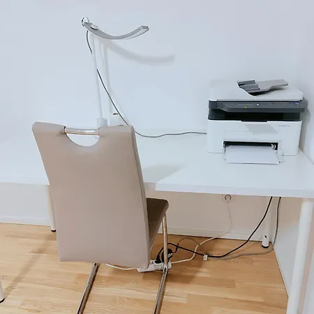 Apartment Moden In With Free Parking *