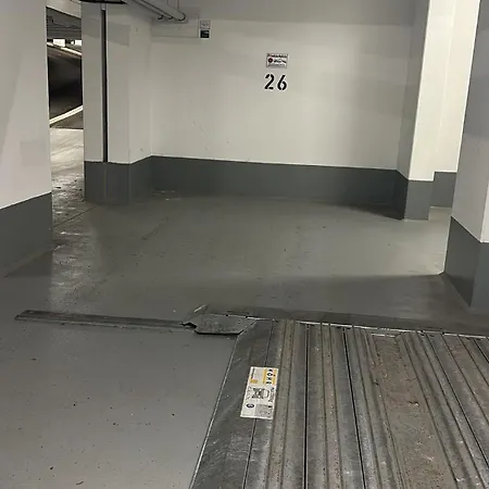 Moden In With Free Parking
